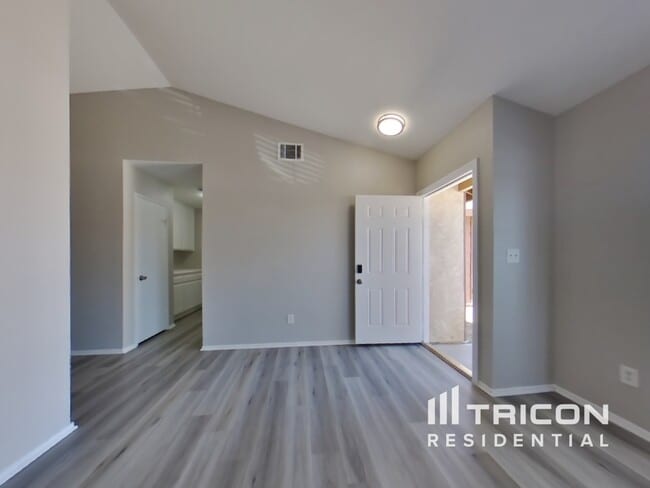 Photo - 532 E Ave J 9