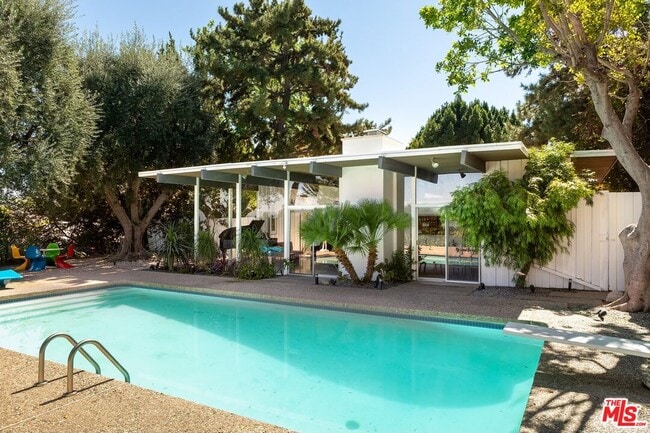 Building Photo - 4965 Calvin Ave