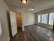 Photo - 534 W 47th St