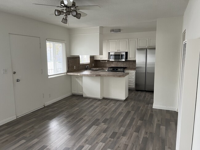 Open floor plan - 2219 4th St Unit 3
