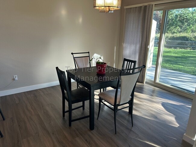 Photo - Beautiful 3 bed / 2.5 bath Townhome in Carlsbad