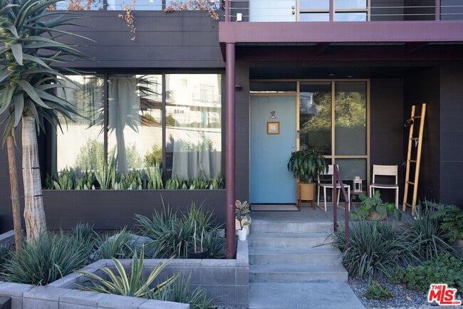 Building Photo - 2811 Waverly Dr Unit 1