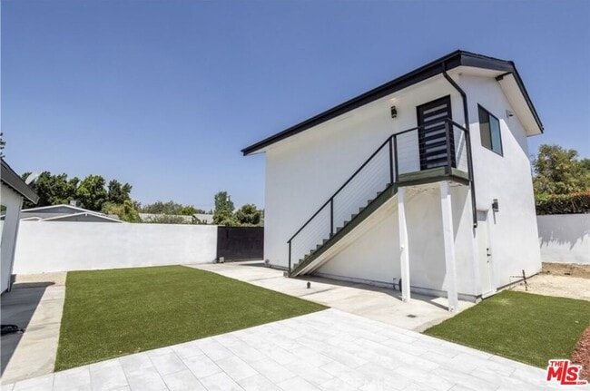 Photo - 9704 Comanche Ave