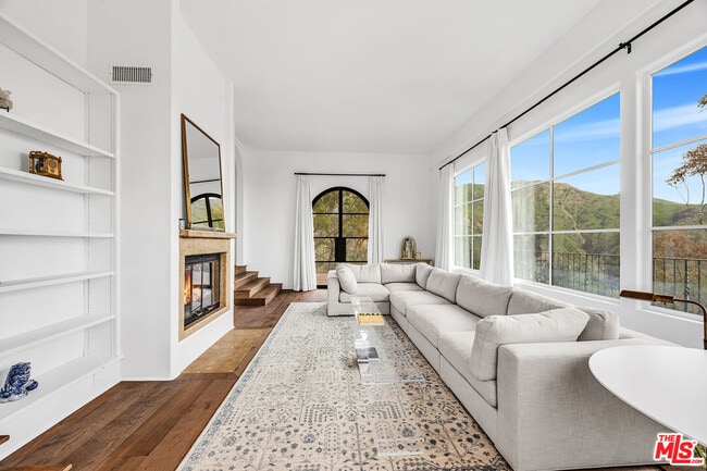 Photo - 2382 Live Oak Meadows Rd