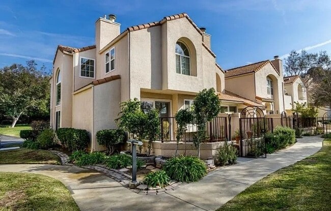 COMPLETELY REMODELED 3 Beds+2.5 Baths 2-st... - COMPLETELY REMODELED 3 Beds+2.5 Baths 2-st... Townhome