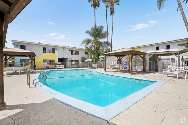 Building Photo - Eden Roc Apartments