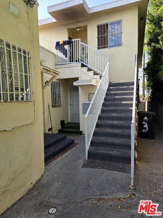 Building Photo - 754 E 84th Pl Unit 2