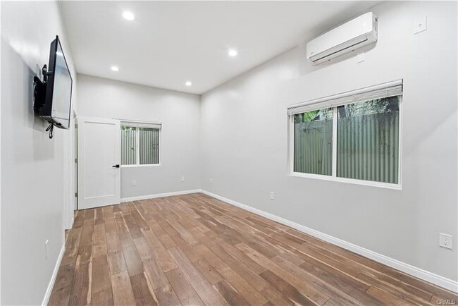 Photo - 5702 Donna Ave