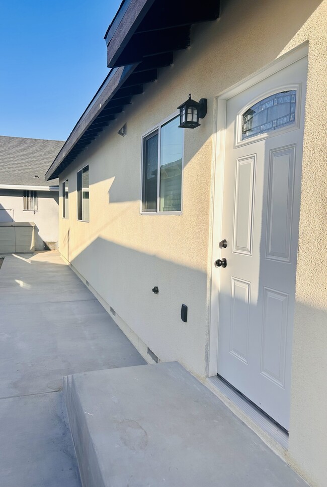 Building Photo - 731 S Bonnie Beach Pl