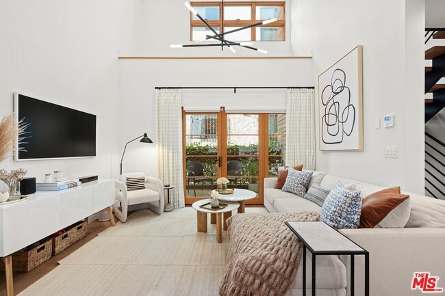 Photo - 1035 N Vista St