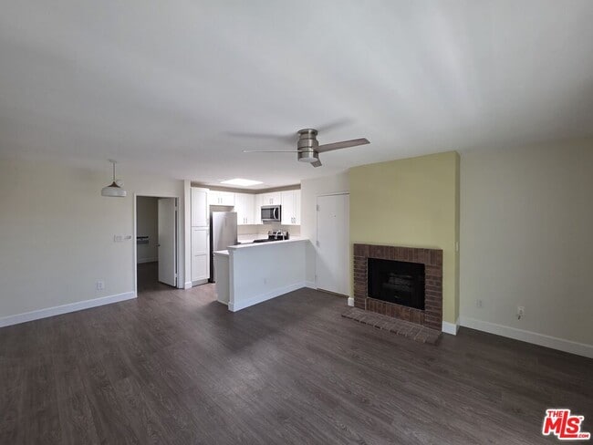 Photo - 2638 S Barrington Ave Unit 203