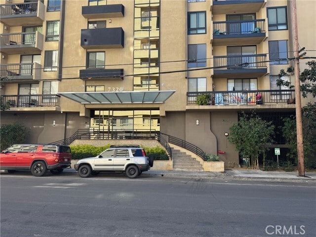 Building Photo - 7320 Hawthorn Ave Unit 312