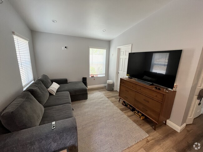 Building Photo - 3640 Catalina Dr Rental