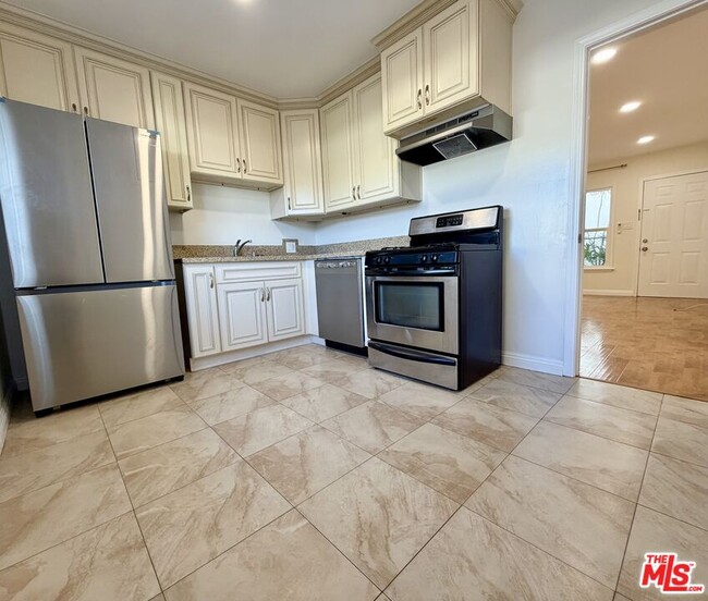 Photo - 2027 Euclid St Unit B