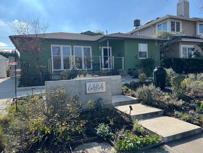 Building Photo - Comfort Meets Style in This Updated Kentwood Home