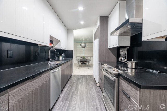 Building Photo - 927 Kings Rd Unit 212 Rental