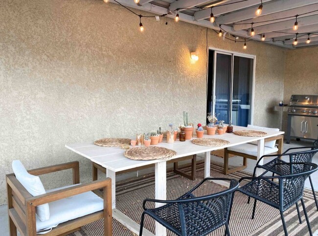 Photo - 475 Heritage Ln