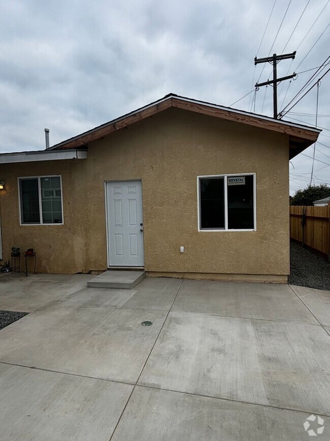 Building Photo - Remodeled 1 bed 1 bath- 50% off first mont... Unit 3023 Rental