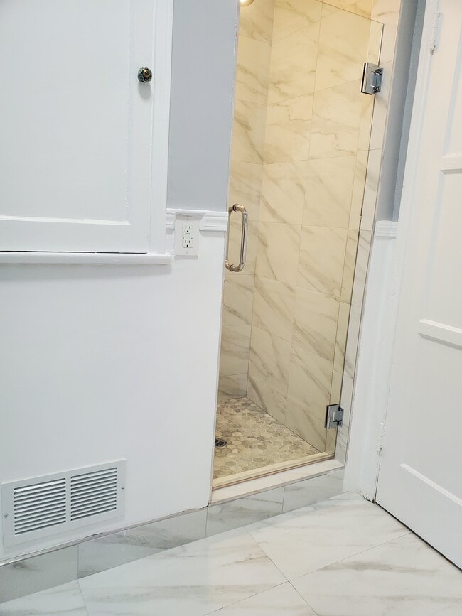 Photo - 1070 Masselin Ave Unit Masselin