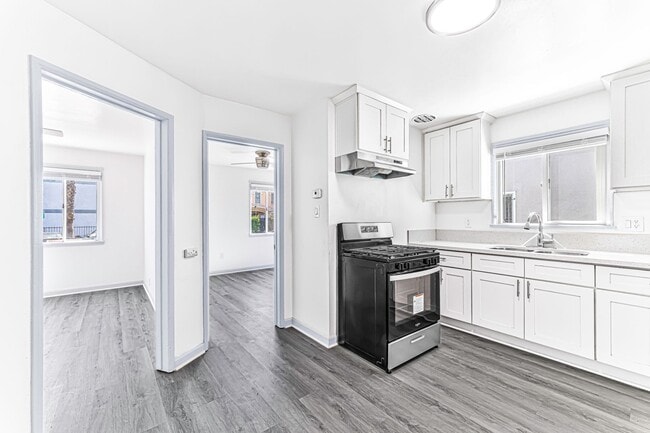 Building Photo - 727 Olive Ave Unit 01