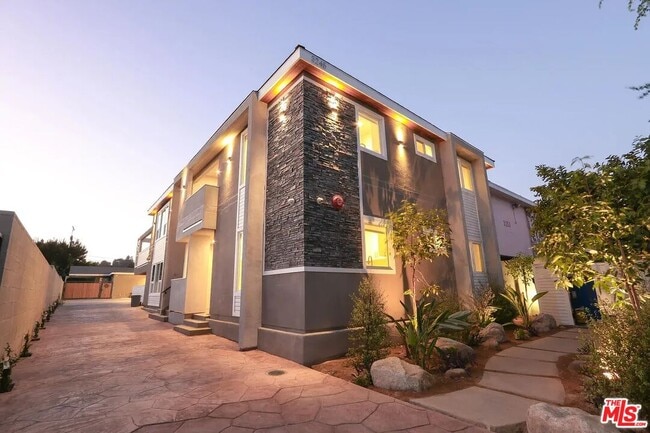 Photo - 3245 Drew St