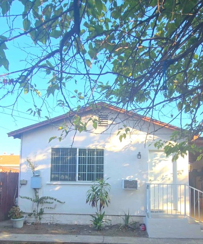 Building Photo - 4026 Sterling Way Unit 1/2