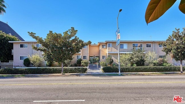 Photo - 443 S Wilton Pl