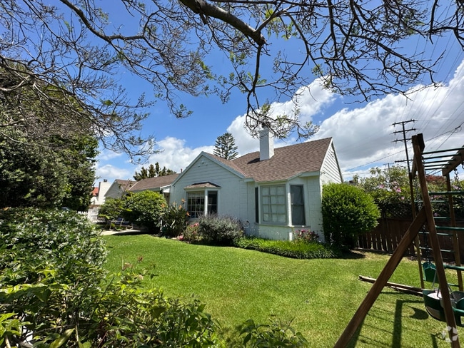 Building Photo - 2435 31st St Rental