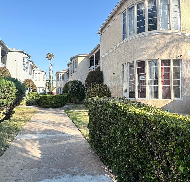 Building Photo - 1041 S Norton Ave Unit 1041