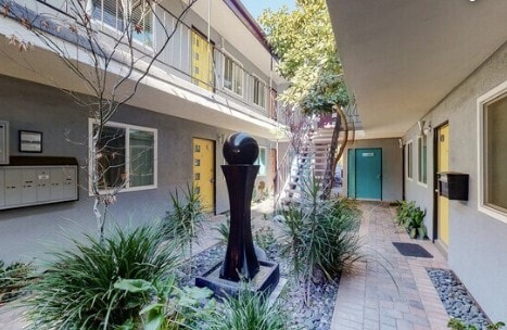 Photo - 10333 Santa Monica Blvd