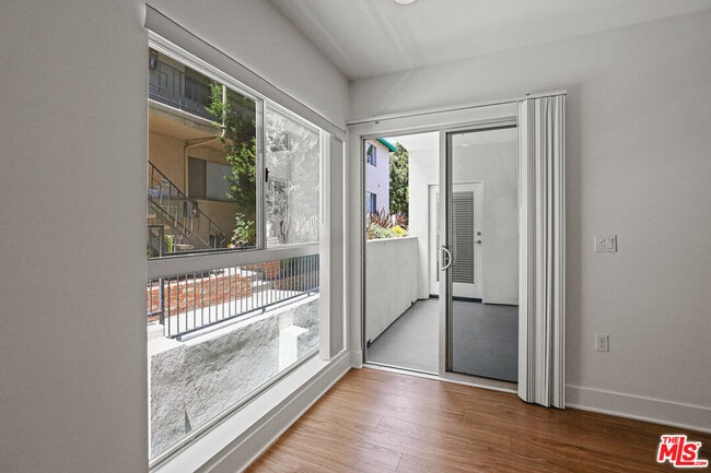 Photo - 1411 Barry Ave Unit 306