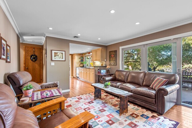 Building Photo - 4936 Vejar Dr Rental