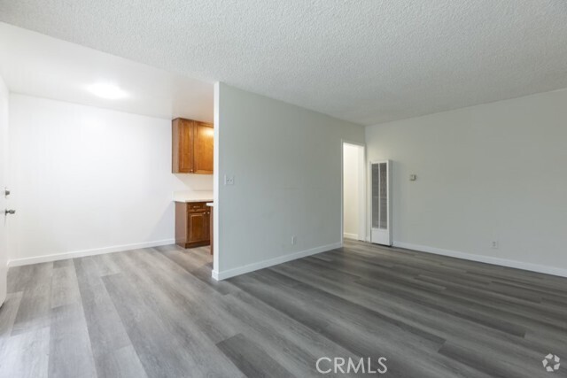 Building Photo - 5476 Linden Ave Unit 1 Rental