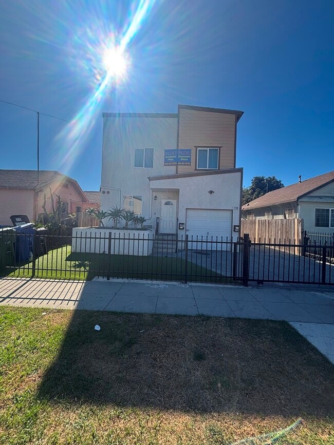 Building Photo - 156 W 71st St