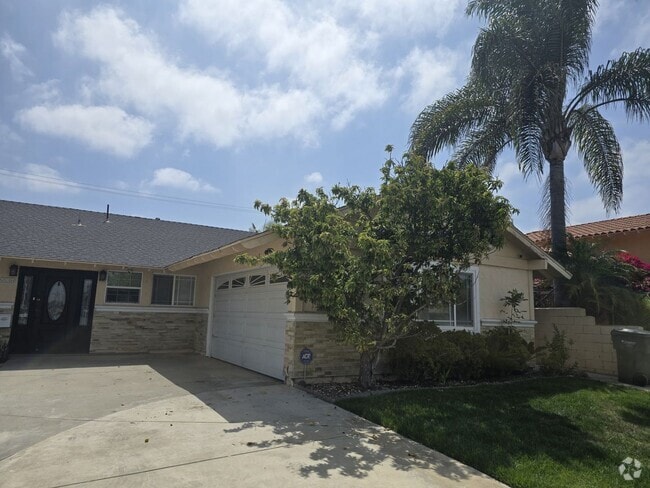 Building Photo - Comfortable 4-Bedroom Home in Peaceful Fou...
