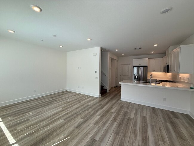 Photo - 3 bedroom + loft, 2 1/2 bath townhome in amazing Simi Valley location