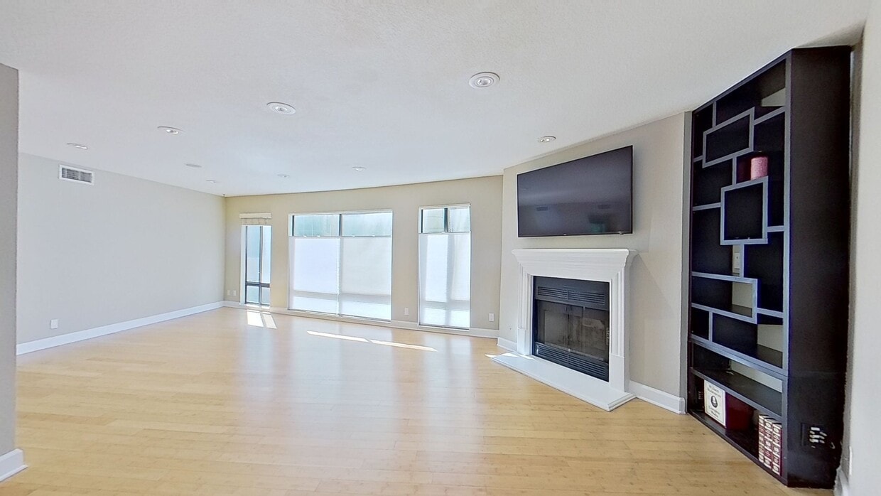 3D Tour - 1633 S Bentley Ave Unit 102