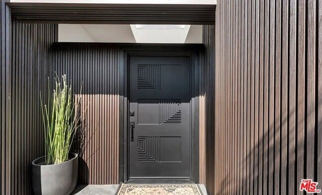 Photo - 418 N Bowling Green Way