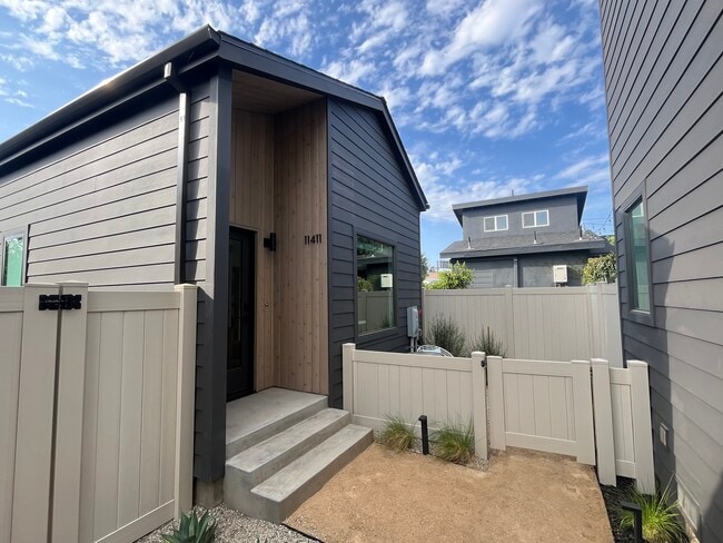 Building Photo - 11411 Braddock Dr