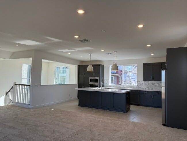 Photo - 424 Bunsen St