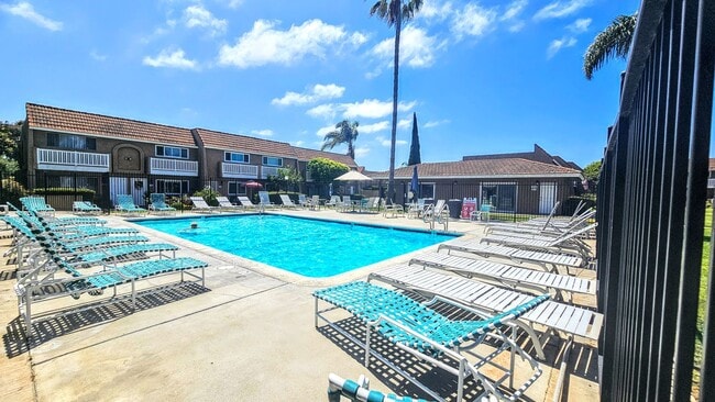 Building Photo - Gorgeous Remodeled 3bed 3bath 2 car garage... Rental