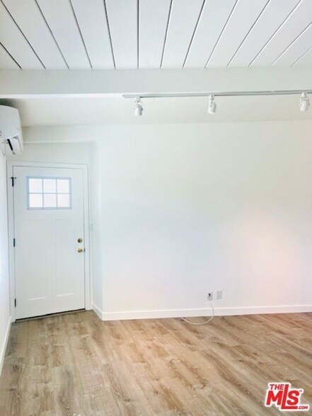 Photo - 421 E Chevy Chase Dr