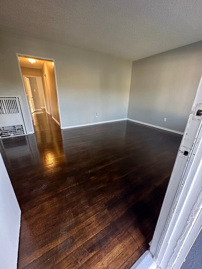 Photo - 1235 Roxbury Dr