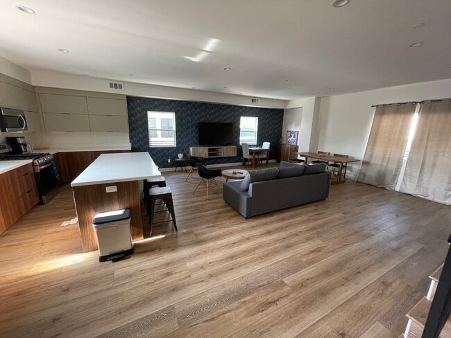 Photo - 14539 Weddington St Townhome
