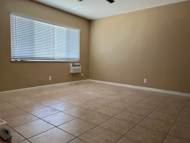 Photo - 576 N Wilson Ave Unit 576