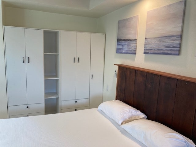 Wardrobes - 7928 Calle de la Plata Unit Studio