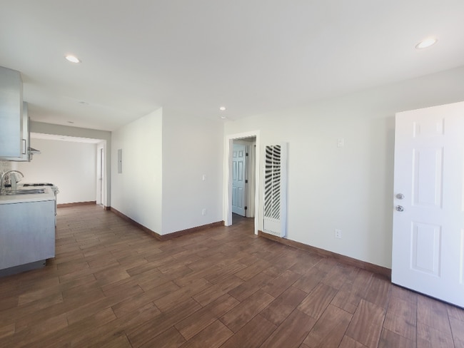 Photo - 1413 E 53rd St Unit 14