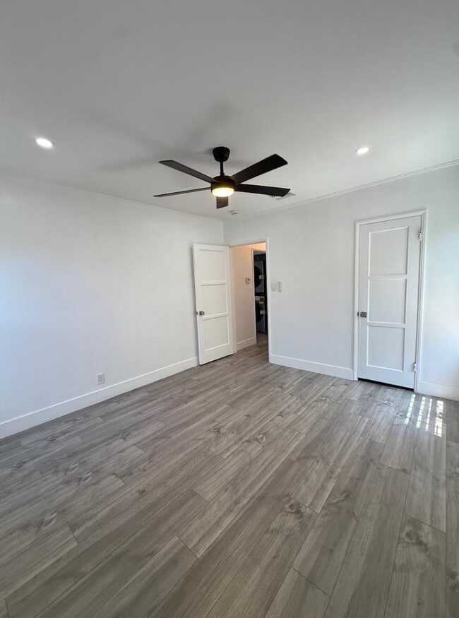 Photo - 10112 S 8th Ave