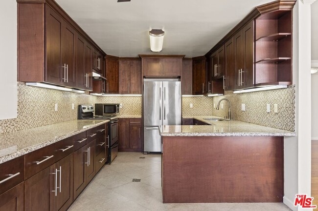 Photo - 1033 6th St Unit 205