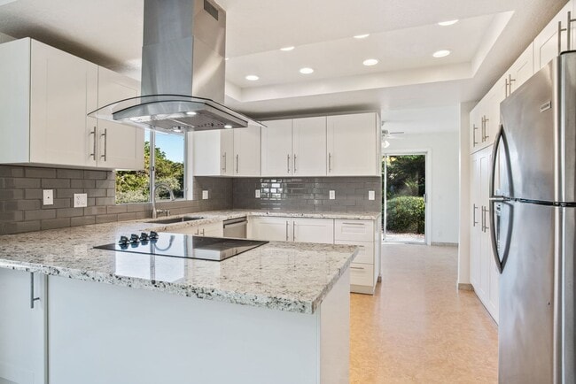 Photo - 11000 Meadow Glen Way E